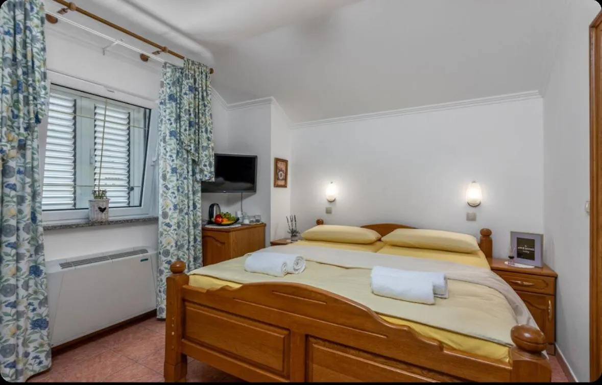 Apartment Villa Ana Selce