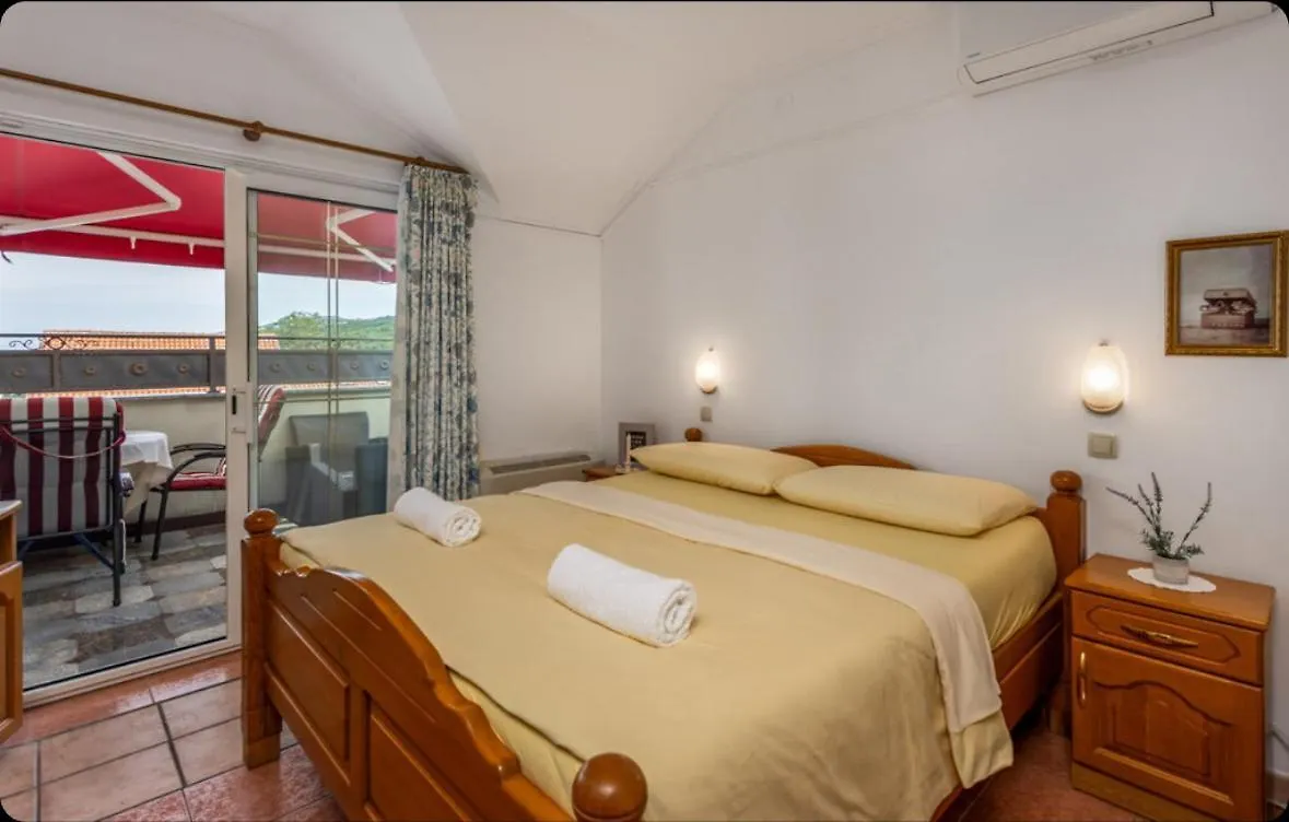 Apartment Villa Ana Selce